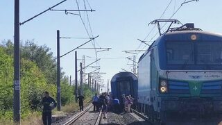 Дерайлира първият вагон на бърз влак от <span class="highlight">Бургас</span> за София