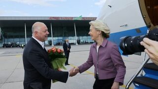 Урсула фон дер Лайен кацна в Пловдив