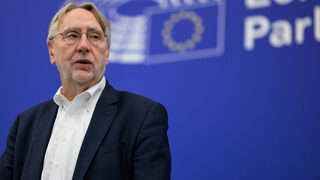Европарламентът иска отваряне на сделката за митата със САЩ, може да я блокира