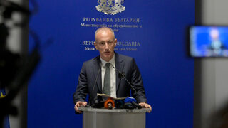 Министърът: Новият <span class="highlight">изпит</span> по математика няма да направи частните уроци по-рентабилни