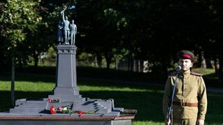 Паметникът на Съветската армия се появи в миниатюра в руски "парк на варварството"