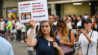 Фотогалерия: хиляди граждани в София излязоха в "отпор на диктатурата"