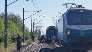 Министърът на транспорта: При инцидента с бързия влак <span class="highlight">Бургас</span> - София по чудо няма жертви