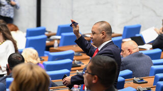 Без дебат управляващите и Пеевски отхвърлиха ветото на президента за държавната собственост