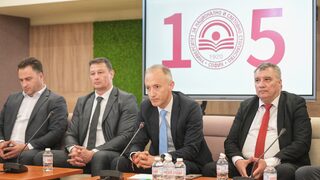 Стотици незаконно приети студенти: изкривил ли е УНСС пазара на образование в България