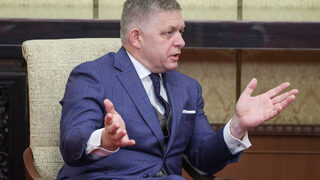 Фицо се <span class="highlight">среща</span> със Зеленски в опит за сваляне на напрежението