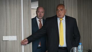 Парадокс: правителството е стабилно, защото е слабо