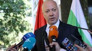 Президентът да каже кои са деребеите, поиска премиерът