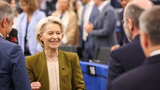 Еврокомисията ще инициира <span class="highlight">програми</span> за достъпен наем и евтина електрическа кола