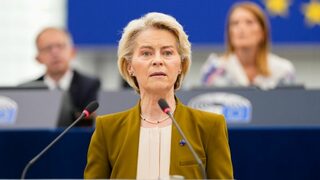 Фон дер Лайен защити търговската сделка с Тръмп