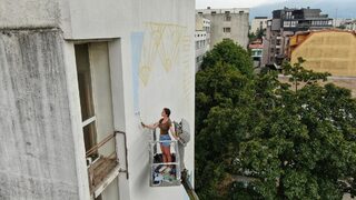 Снимка на деня: Стенописно изкуство облагородява грозни <span class="highlight">панелки</span>