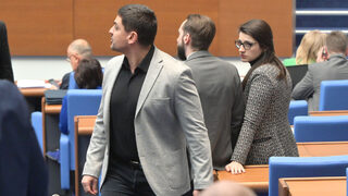 Три парламентарни групи внесоха пети вот на недоверие с нагласата да обедини цялата опозиция