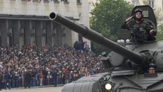 Българската армия показа сила и нова техника на военен парад