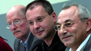 В края на мандата коалицията подхвана приходните агенции
