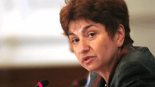 Плугчиева иска работещите в пътната <span class="highlight">агенция</span> да са със статут на държавен служител
