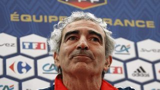 Доменек търси утеха от неуспехите в сватба