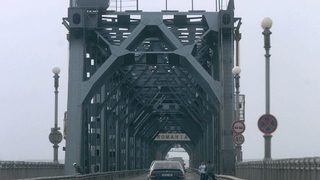 Фалшиви касови бележки за такса на Дунав мост са хванати в Русе