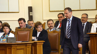 Опозицията повтаряше: кабинетът е корумпиран и некомпетентен
