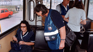 20 контрольори на <span class="highlight">градски</span> <span class="highlight">транспорт</span> са били уволнени заради грубо отношение