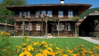 Фестивал на традиционните българска носия, песни, танци и занаяти в Жеравна