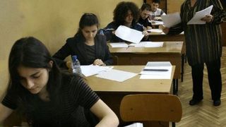 Варненска гимназия с тестове по електронен път