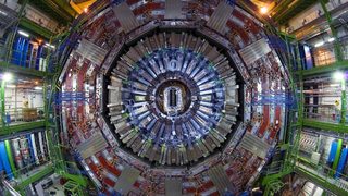 Посещенията в уеб-страницата на CERN скочиха с 1066%
