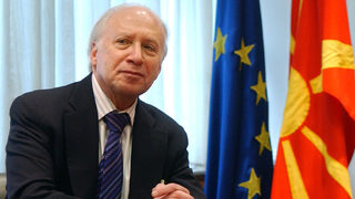 Няма напредък в разговорите за името на Македония, заяви посредникът на ООН