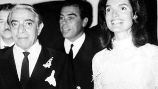 На 20 октомври 1968 г. Джаки Кенеди се омъжва за <span class="highlight">Аристотел</span> <span class="highlight">Онасис</span>