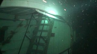 Водолази огледаха потъналия кораб "Толстой"