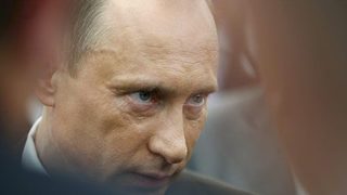 Университетски преподаватели оспорват титлата "почетен доктор" за Путин