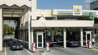 Премиерът формира кризисен щаб заради блокадата на границата