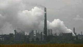 Индустриалните предприятия започнаха да намаляват потреблението на синьо гориво