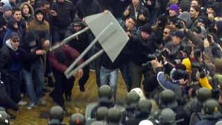 Из Блогосферата: Биещите се са малоумници