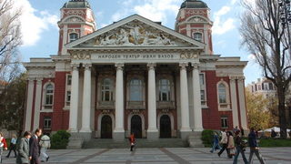 Новите директори на театри канят чужди величия