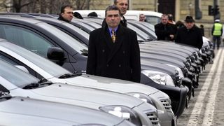 Годината започва зле за търговците на нови автомобили