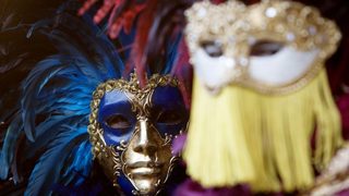 Маскирай се: любовта, музиката и маските