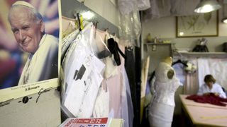 И висшата мода иска финансова подкрепа