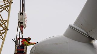Протести "отвяват" половината <span class="highlight">ветроенергийни</span> проекти във Великобритания
