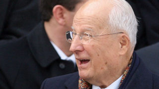 Бившият турски президент <span class="highlight">Кенан</span> <span class="highlight">Еврен</span> бе приет в болница