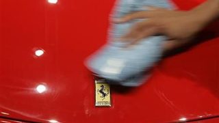 Учени изобретиха самозаглаждащ се лак
