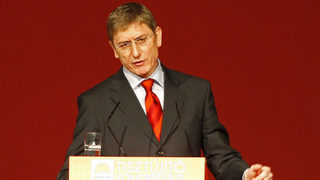 Унгарският премиер подава оставка, за да спаси властта