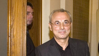 Доган получи микроскоп от Станишев за рождения си ден