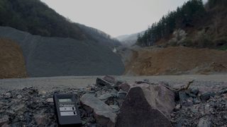 Фирма добива радиоактивен чакъл от бивша уранова мина