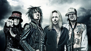 Motley Crue пристигат с огромно количество пироефекти