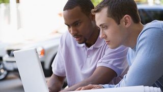 Магистратура "Съвременна Дипломация" по интернет