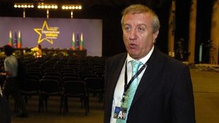 Застъпници се заканват да съдят Александър Томов за неизплатени пари