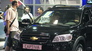 Нови автомобили на склад се продават на половин цена