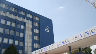 Работниците в "<span class="highlight">Русенска</span> <span class="highlight">корабостроителница</span>" утре ще решат дали да приемат схема за разплащане на заплатите