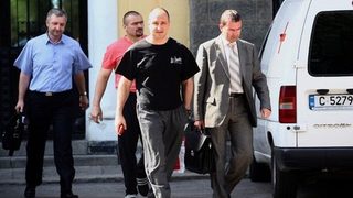"Таймс": Престъпници се освобождават от затвора за участие в изборите