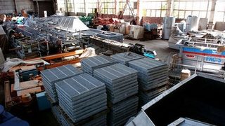 Разпродават се заводи, ударени от кризата